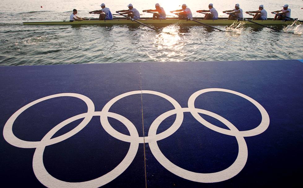 L’otto di canottaggio della Nazionale olimpica italiana in azione nelle acque dello Schinias Rowing and Canoeing Centre. AFP